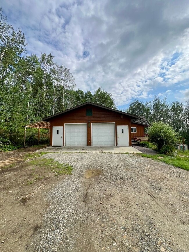 Photo - 4-Bedroom Home in Fairbanks | 2-Car Garage, Fenced Yard, RV Parking & Breathtaking Views – Dog Fr...