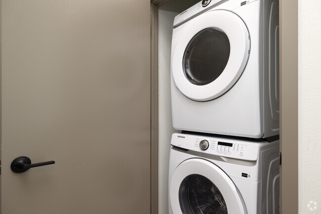 1BR, 1BA - 587SF - Laundry