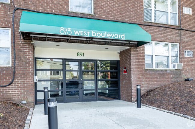 873 West Boulevard