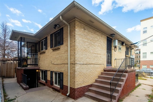 Building Photo - 2042 S Josephine St Unit 3