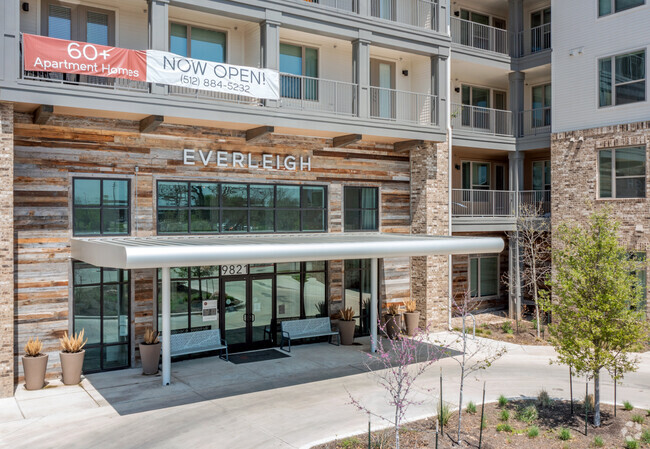 Everleigh Lakeline 60+ Active Adult Apartm... - Everleigh Lakeline 60+ Active Adult Apartm... Apartamentos