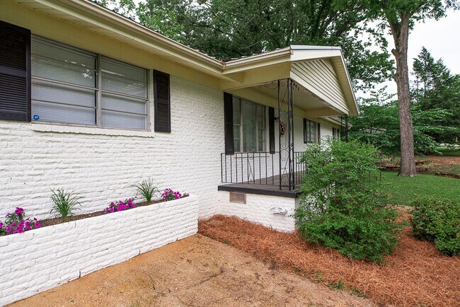 Photo - Limited-Time Promo! Get $500 OFF Your First Month's Rent!