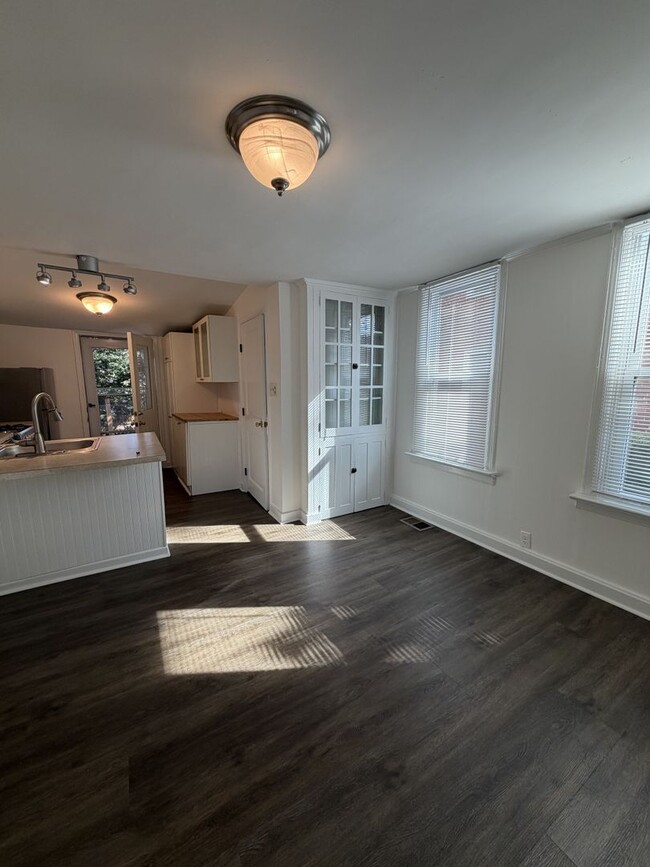 337 W 2nd St
