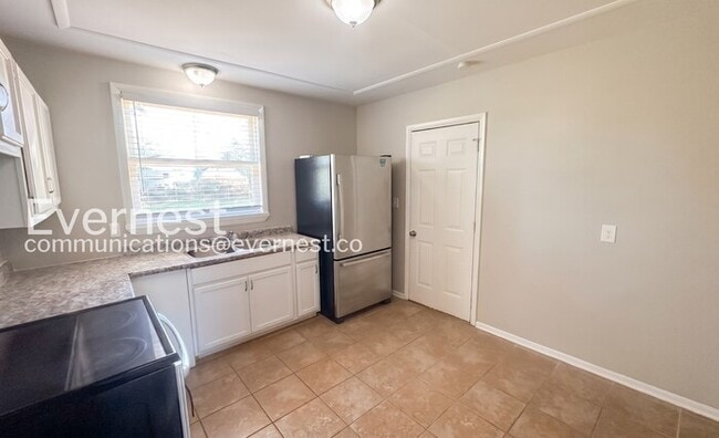 3901 NW Kenwood Dr