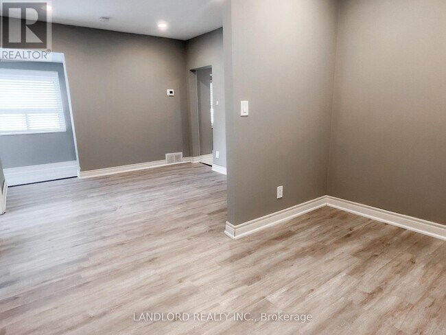 Photo - 9 Albright Ave