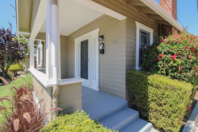 Building Photo - 2 Bedroom Bungalow Downtown SLO with Garage Rental