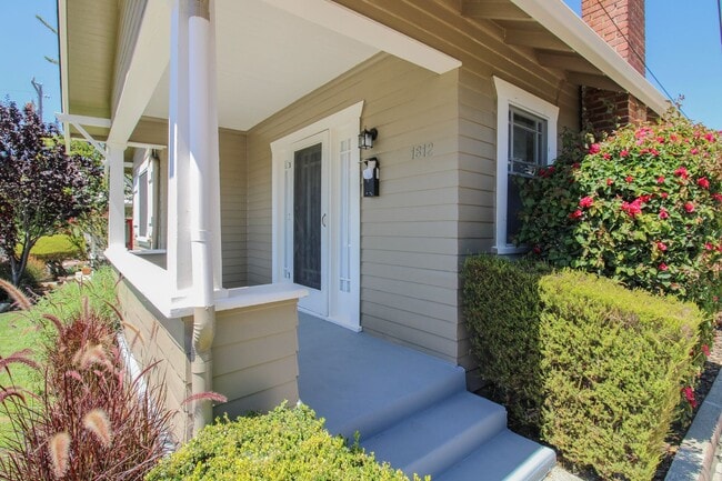 Building Photo - 2 Bedroom Bungalow Downtown SLO with Garage Rental