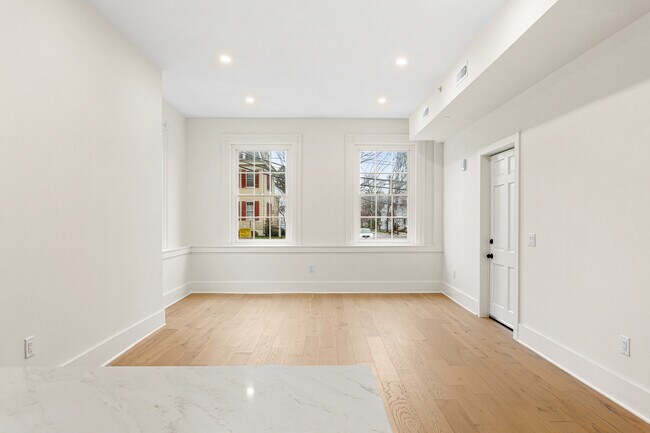 300 Kings Hwy E Unit B