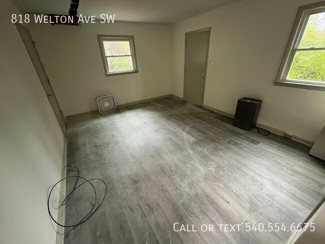 Photo - 818 Welton Ave SW