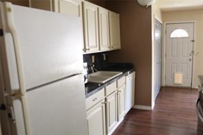 Photo - 6625 Dewsbury St