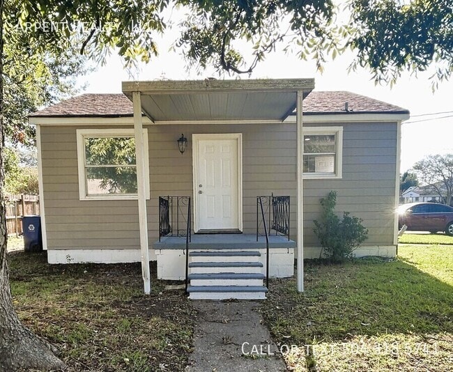 Building Photo - 2501 Delille St