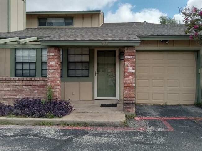 Building Photo - 910 E Meadowmere Ln Rental