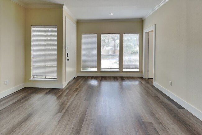 Photo - 2100 Tanglewilde St Unit 747