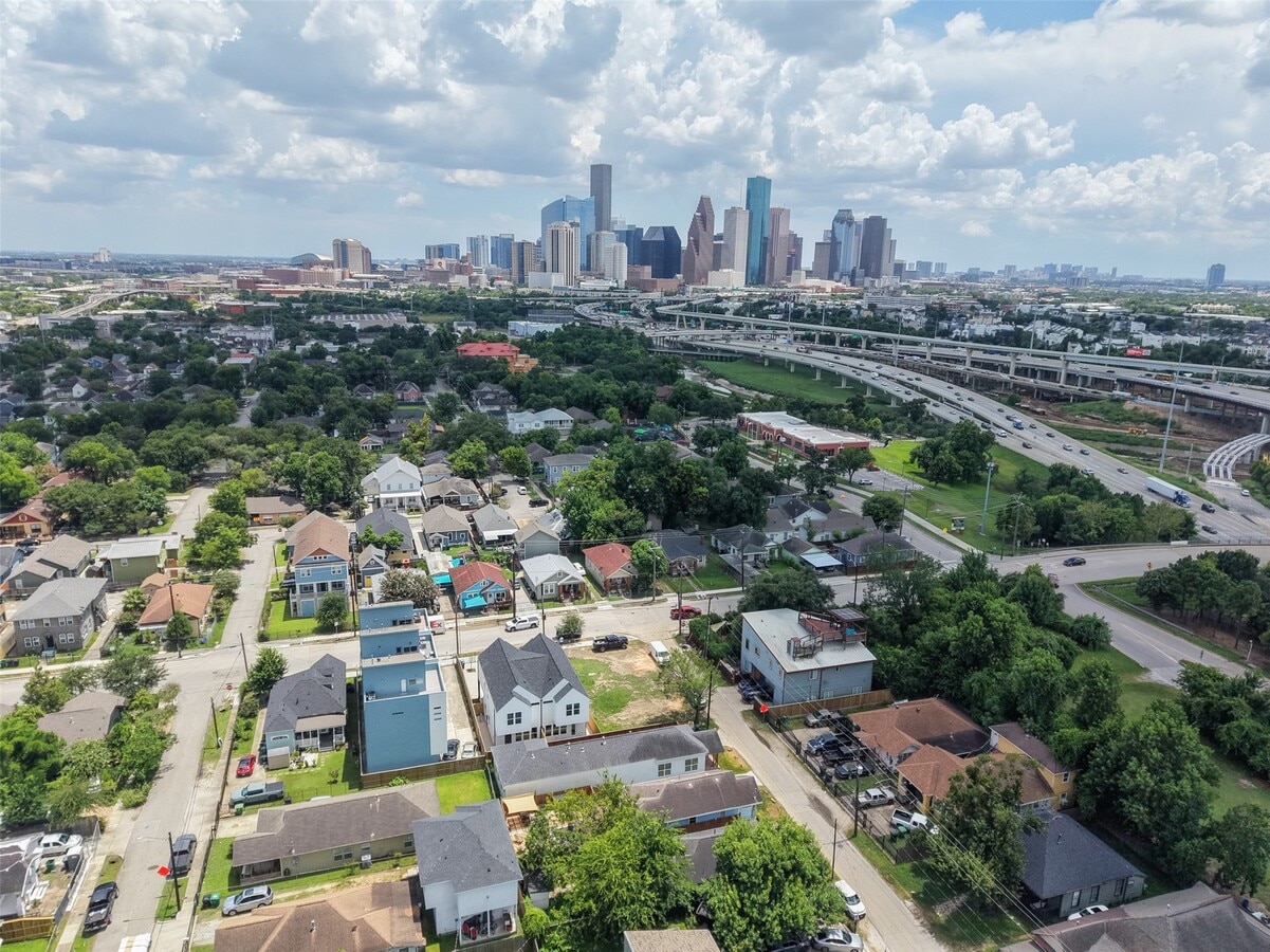 Photo - 307 Quitman St