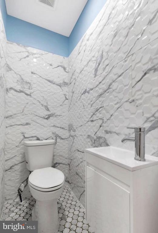 Photo - 200 Kingston Rd