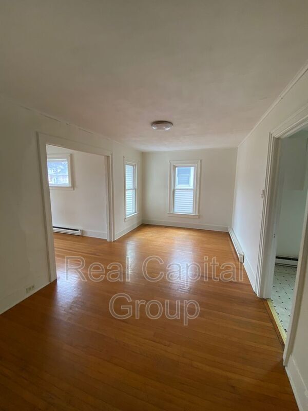 Photo - 335 Pine St Unit Apt 2 Upper