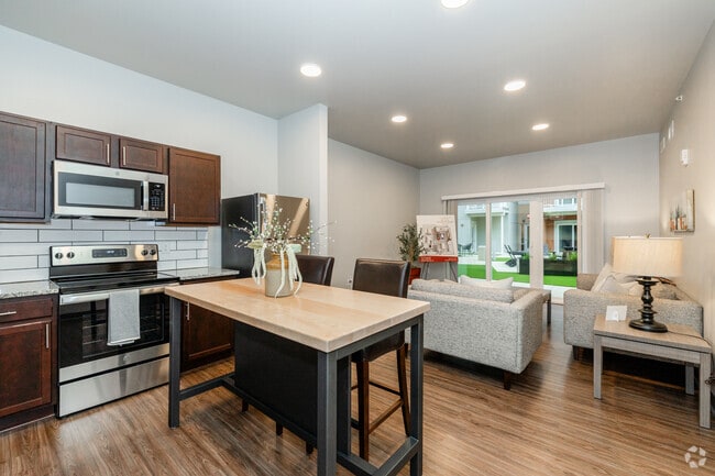 1BR, 1BA - 686SF - Dining Room - Skylofts at the Heritage