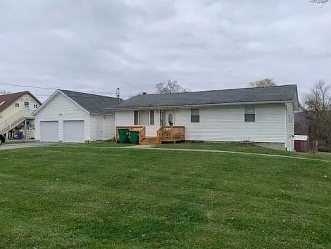 Photo - For Rent - Charming 2 Bed / 1 Bath Home in Stormville, NY (1,000 Sq Ft)