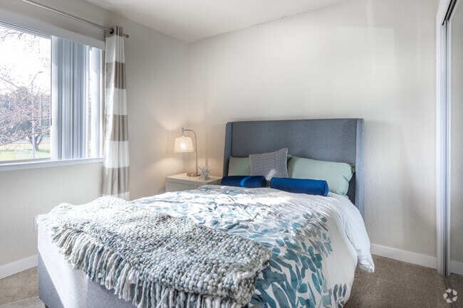 2BR,1.5BA-Sylvan