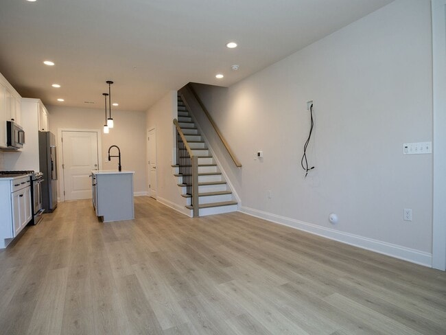 Photo - Walkable Short Pump Living with a Huge Private Deck