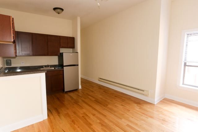 Photo - 824 W Cornelia Ave Unit 013