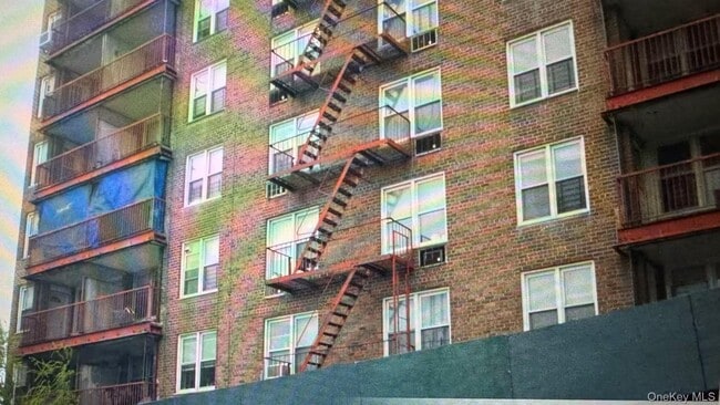 Building Photo - 86-16-86-60 60th Ave Unit 2Q