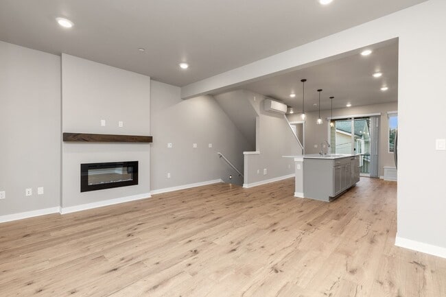 Photo - Modern 3 Bedroom Townhome with Designer Finishes in Lynnwood