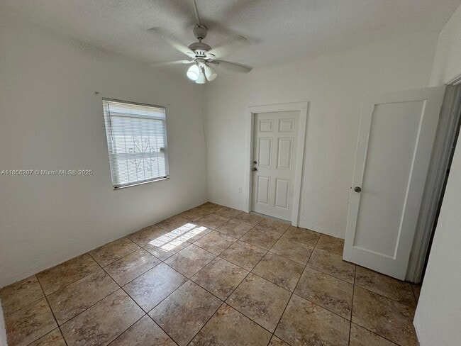 Photo - 1411 NW 41st St Unit 1413