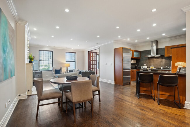 Photo - 70 E Walton St