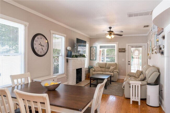 Photo - Live Wilder: Historic Charm Steps from Tam... House