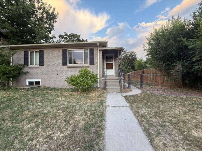 Photo - 2620 S York St House