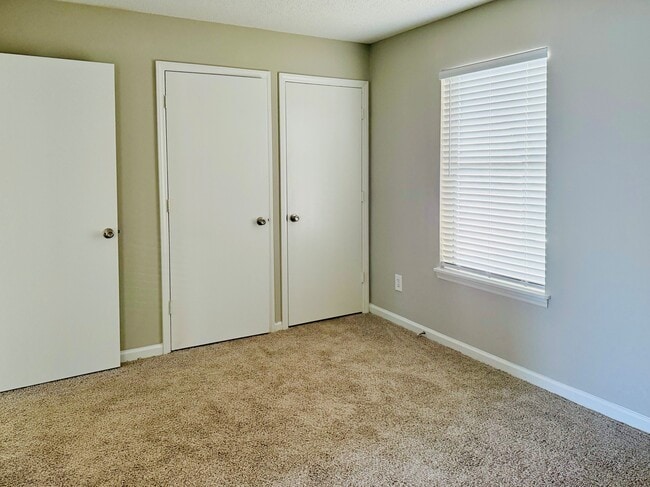 2BR,1.5BA-920 SF