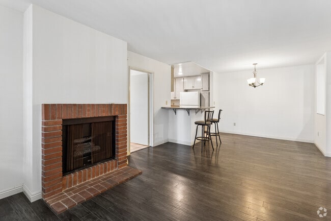 2BR, 2BA - 1,100SF - Dining Room - 4230 S Centinela Ave