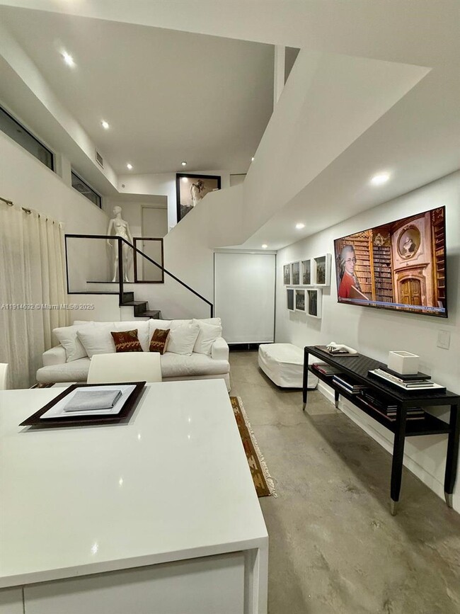 Building Photo - 3596 Main Hwy Unit efficiency