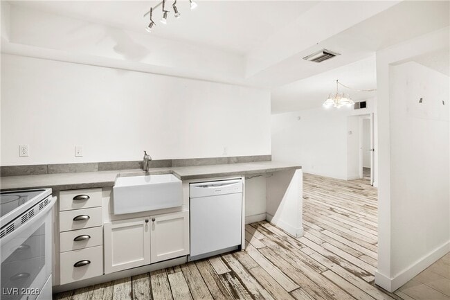 Photo - 3930 University Center Dr Unit 409