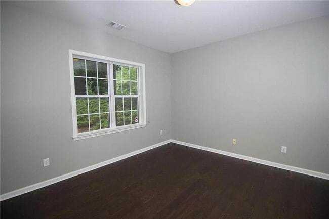 Photo - 5142 Manerdale Dr SE