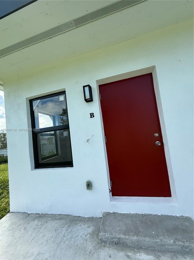 Photo - 512 NW 2nd Ave Unidad B