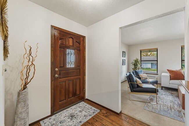 Photo - Quiet & Central Neighborhood - 3 Bedroom 2 Bathroom - Large Yard - Lawn Service Provided!