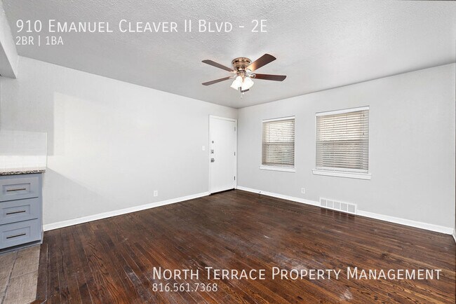 Photo - Cute 2B near Plaza with W/D, hardwood floo... Unidad 2E