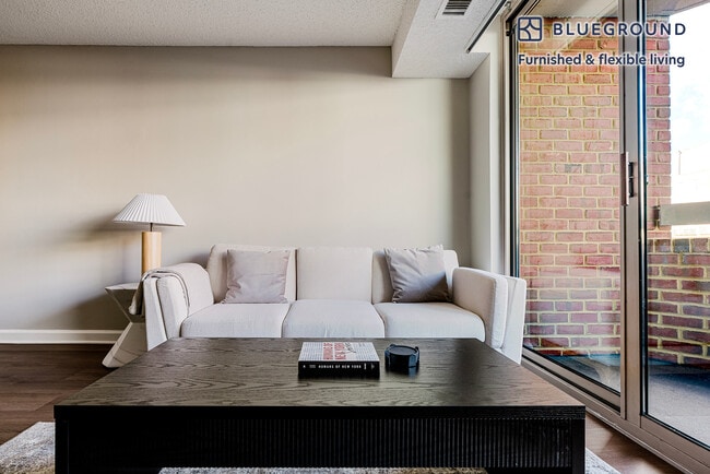 Photo - 2140 L St NW Unidad FL8-ID1225