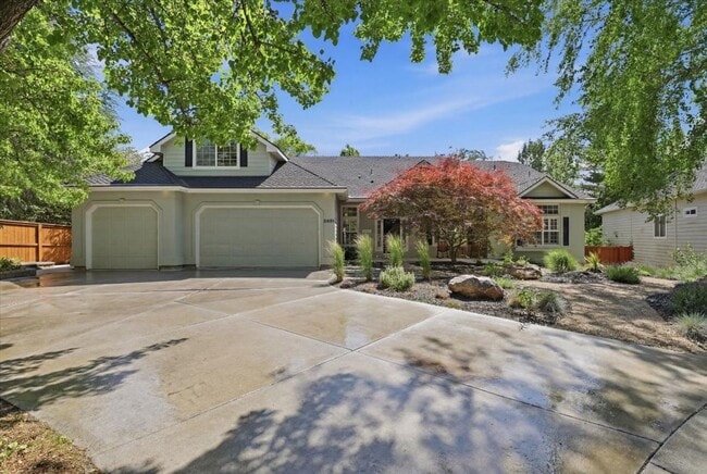 Building Photo - Luxury Living in Southeast Boise, 3-Car Garage, Hot Tub & Flexible Bonus Loft & Private/Secure Wo...