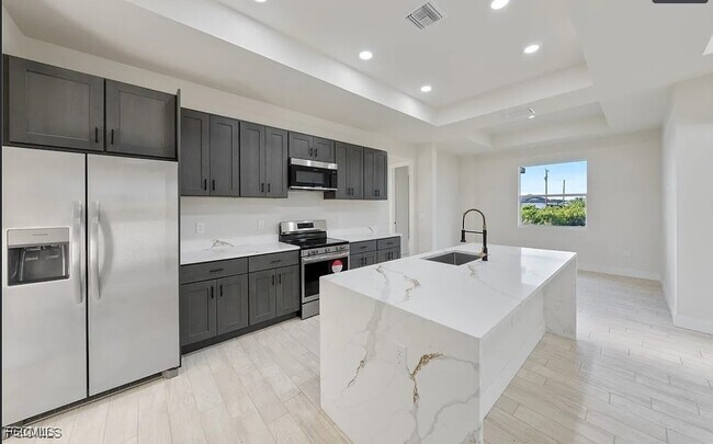 Photo - 2719 42nd St W