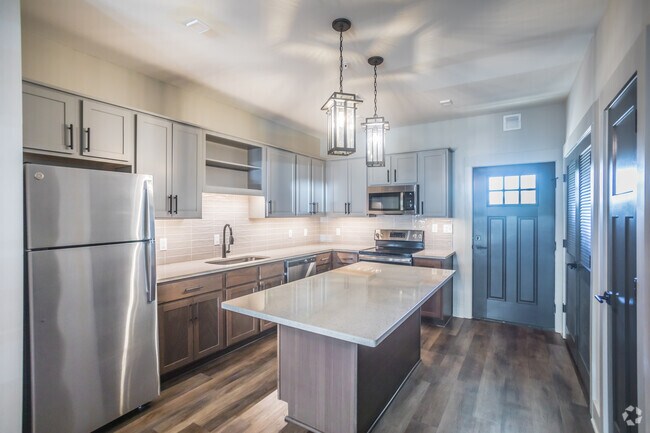 2 BR, 2.5 BA - 1200SF