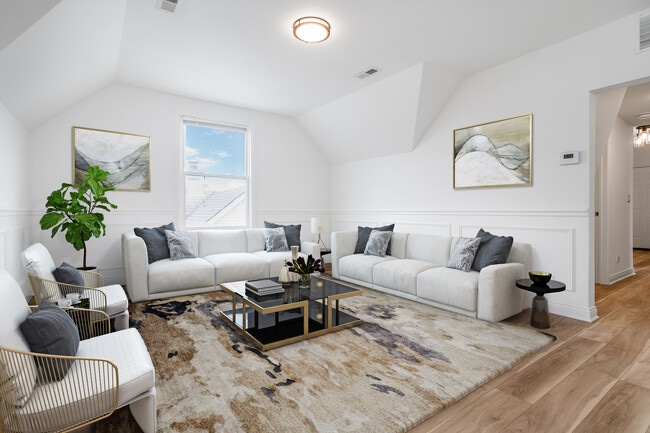 Building Photo - 2634 N Lawndale Ave Unit 3