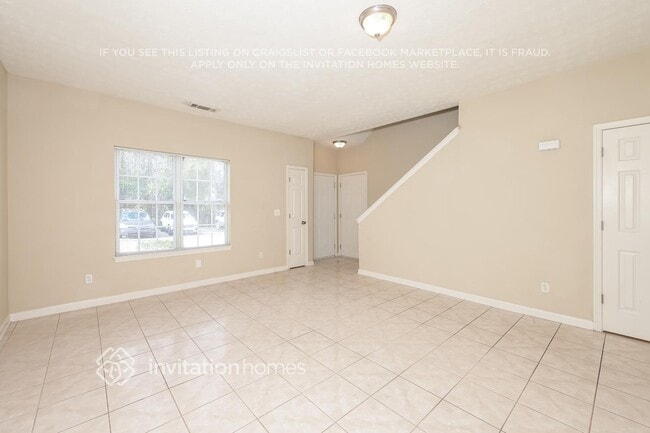 Photo - 256 Springbottom Dr SE