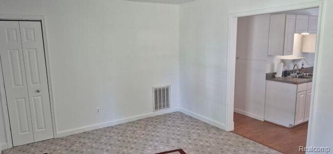92 W Kalama Ave