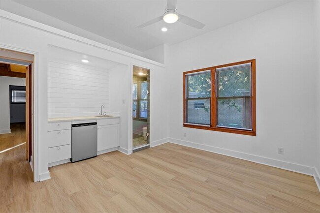 Photo - 1308 E 12th St