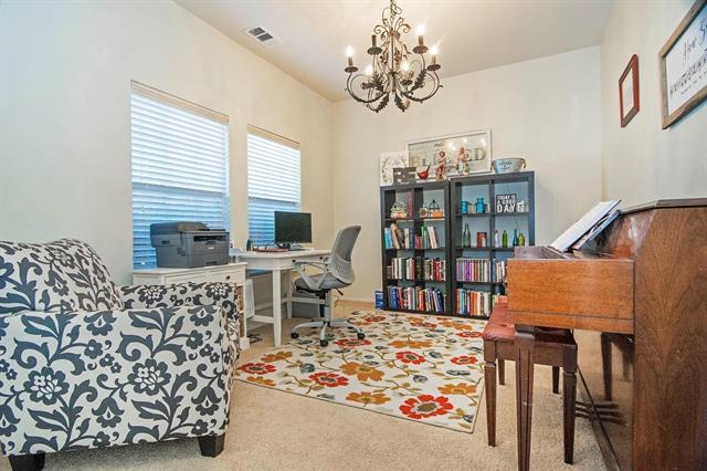 Photo - 2041 Helmoken Falls Dr