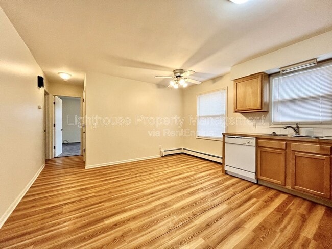 Photo - 971 McCarty St NW