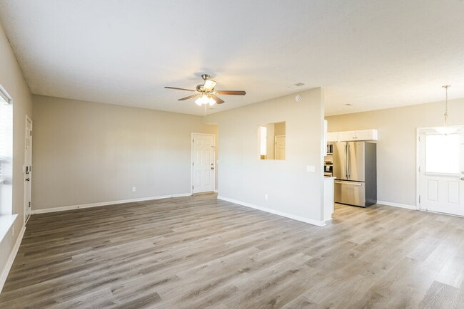 Photo - 327 Lake Forest Dr